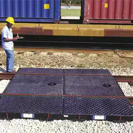 Rail spill containment