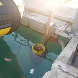 floating trash bin