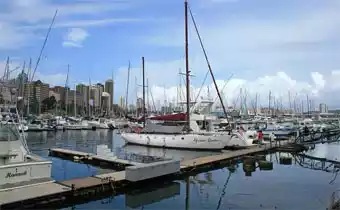 Floating yacht club dock